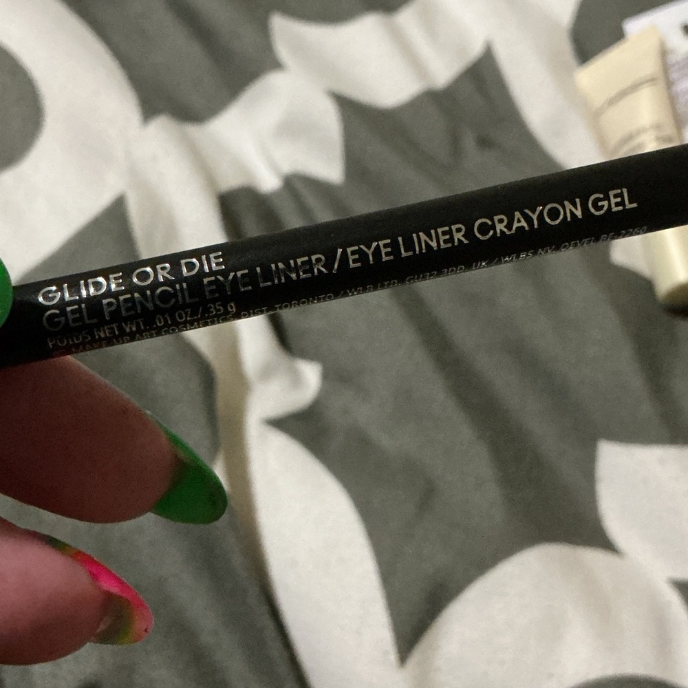 MAC Cosmetics Bundle - Picture 4 of 9